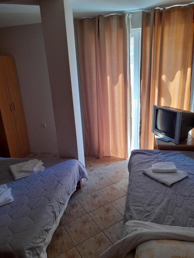 Bato Rooms Peštani Exteriör bild