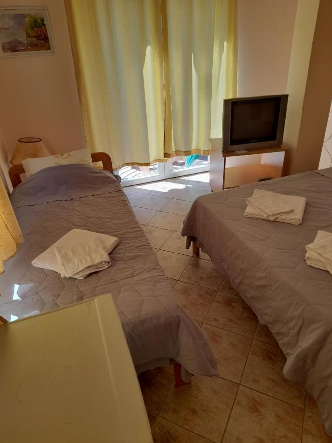 Bato Rooms Peštani Exteriör bild