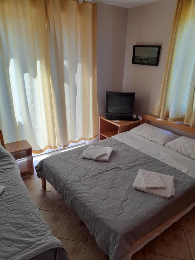 Bato Rooms Peštani Exteriör bild