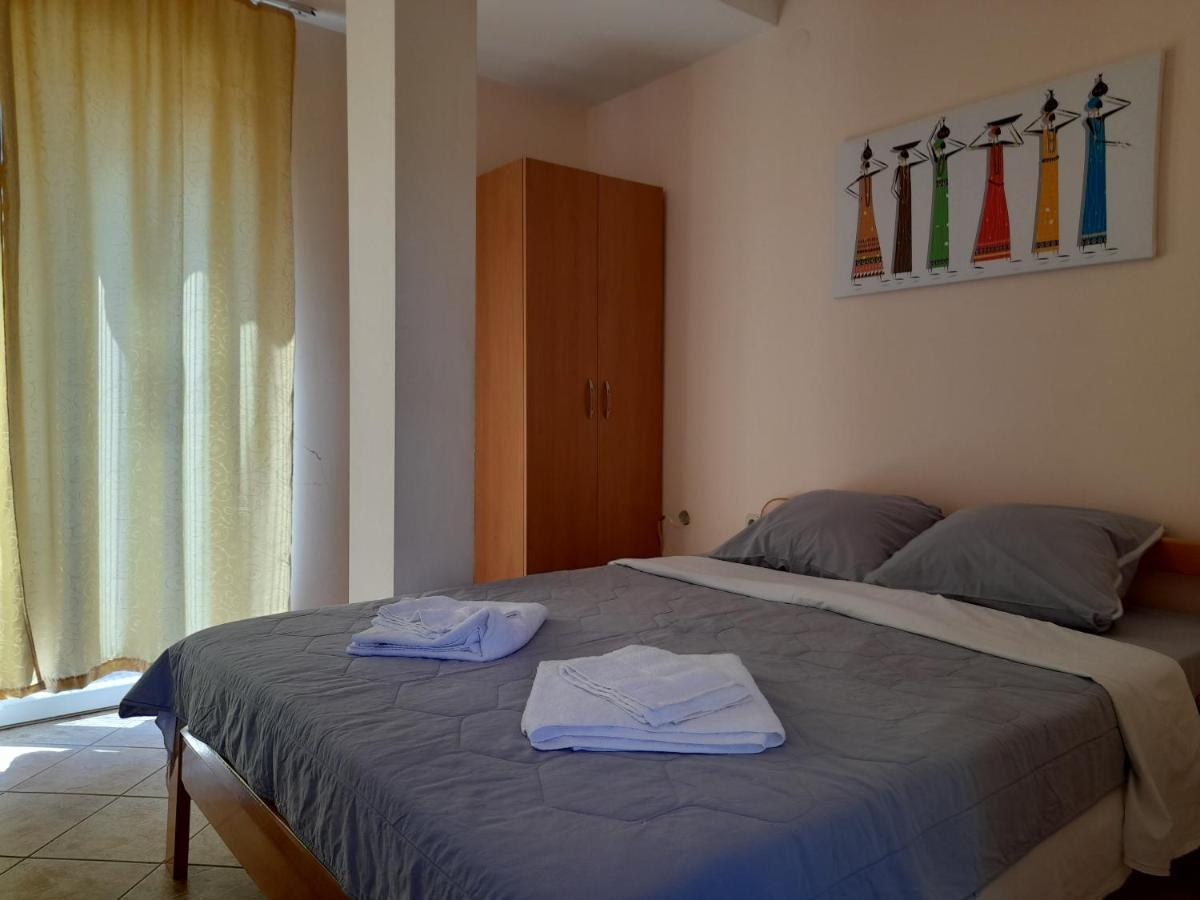 Bato Rooms Peštani Exteriör bild