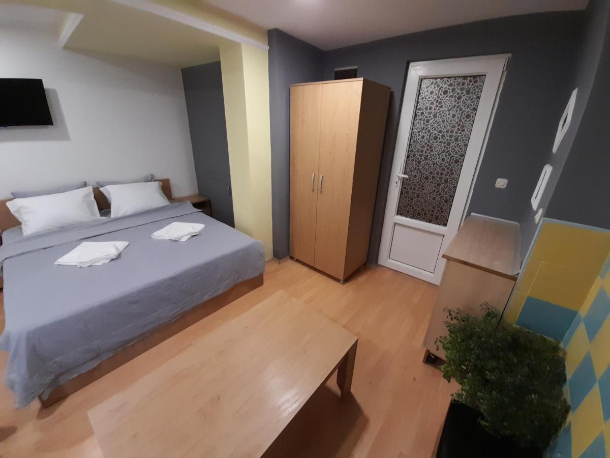Bato Rooms Peštani Exteriör bild