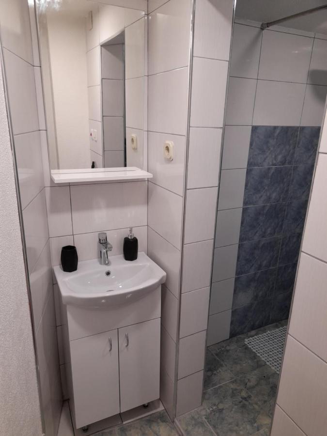 Bato Rooms Peštani Exteriör bild