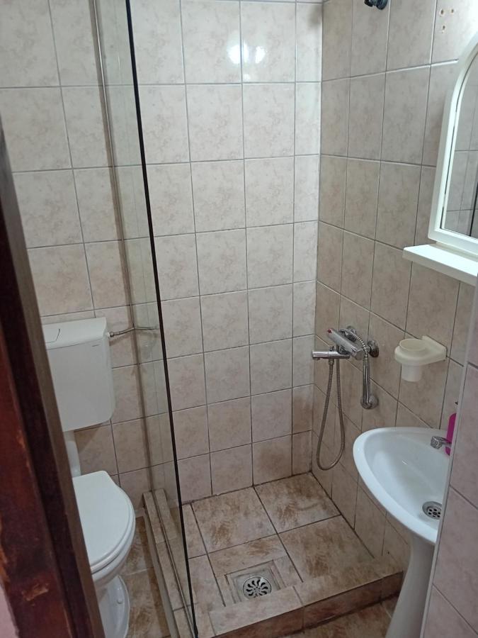 Bato Rooms Peštani Exteriör bild